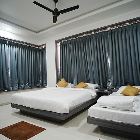 Hotel Oberon Sholapur Exterior foto