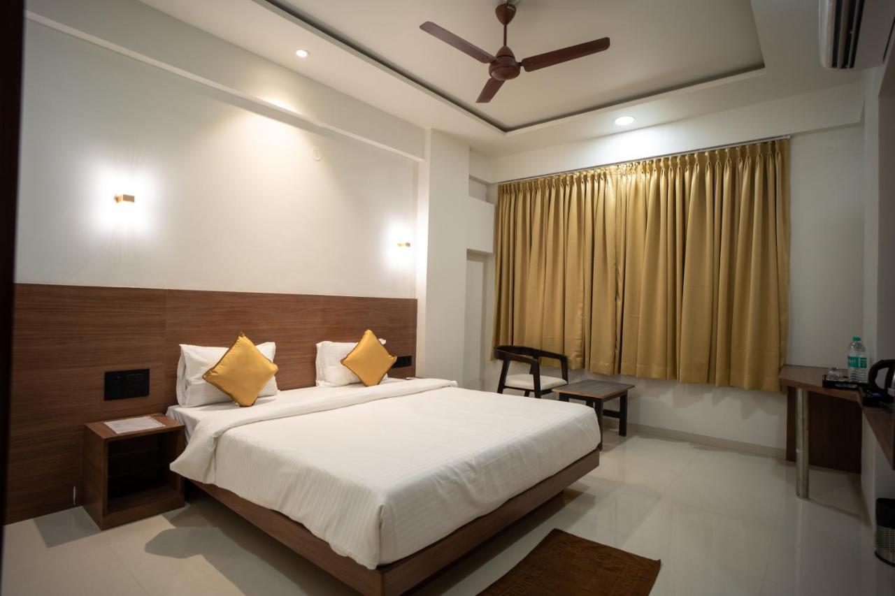 Hotel Oberon Sholapur Exterior foto