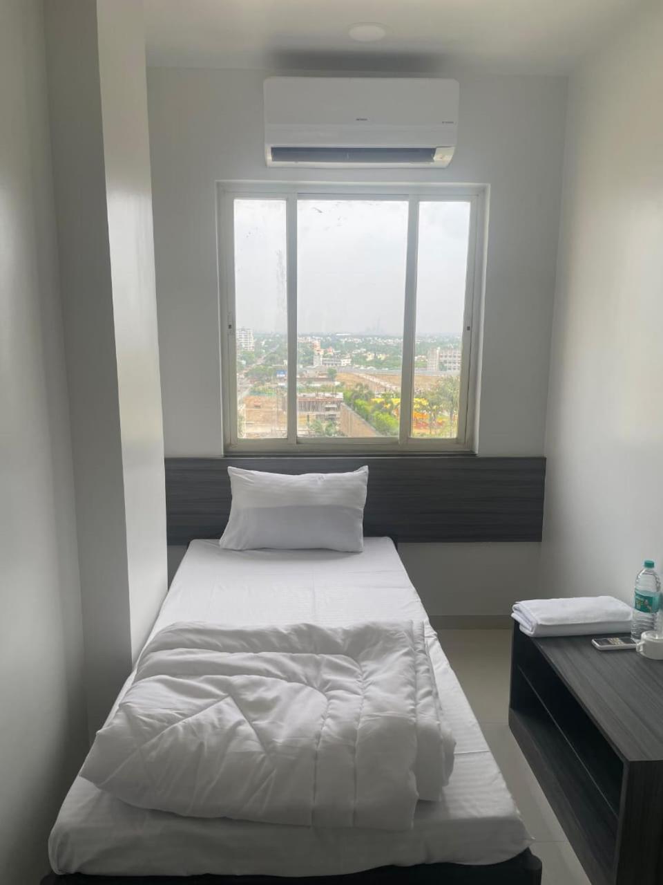 Hotel Oberon Sholapur Exterior foto