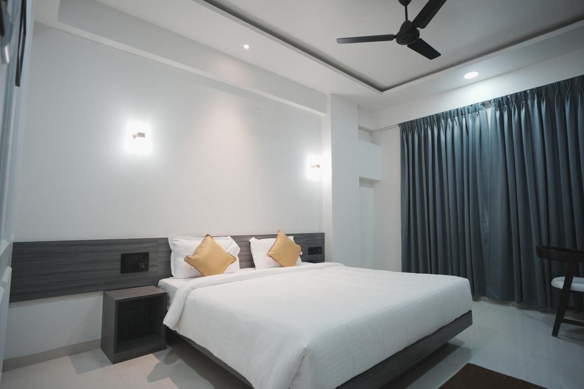 Hotel Oberon Sholapur Exterior foto