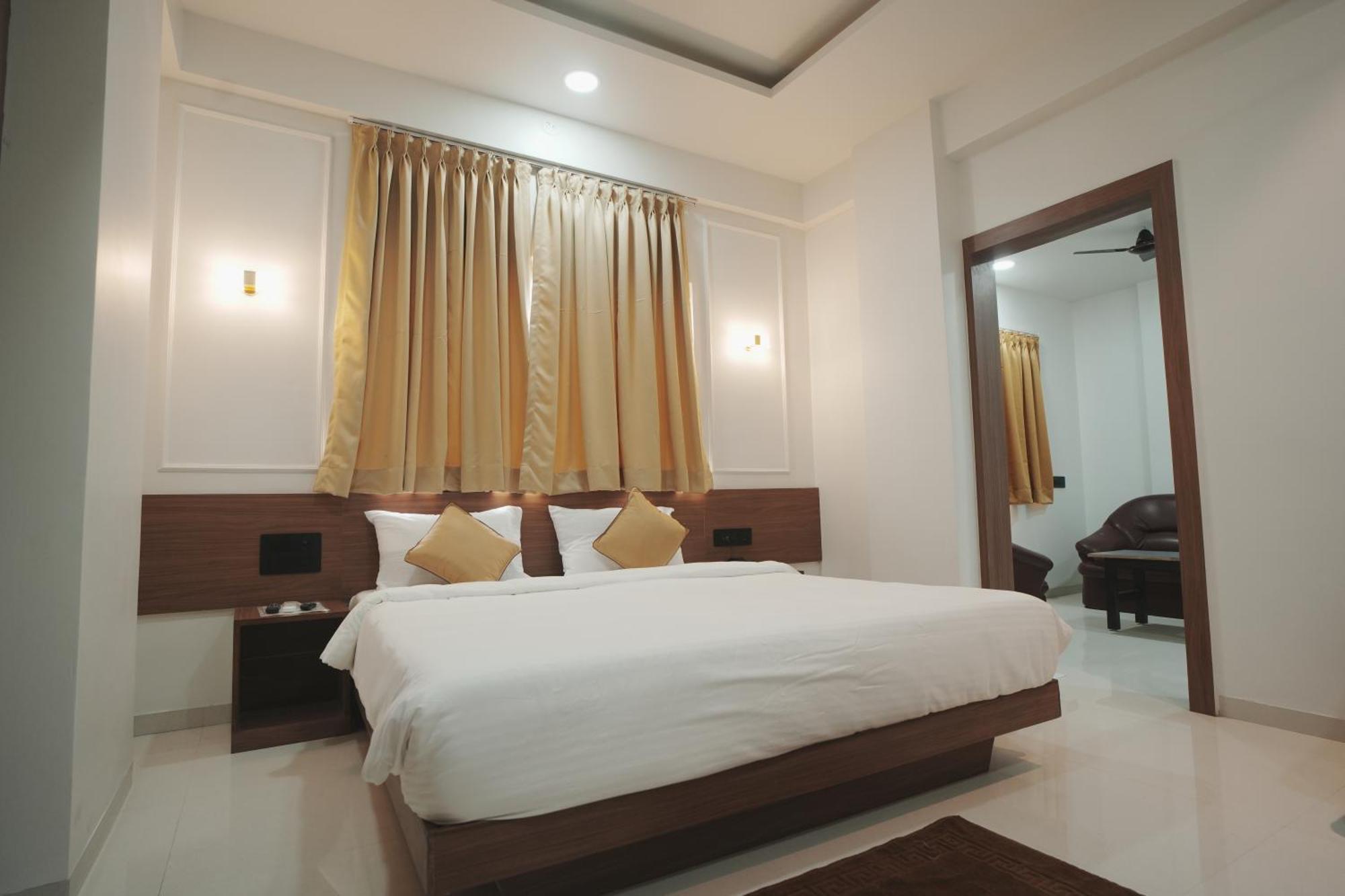 Hotel Oberon Sholapur Exterior foto